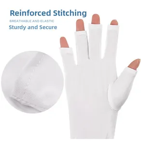 Detail van versterkte stiksels op witte ademende UV-beschermende manicure vingerloze handschoenen
