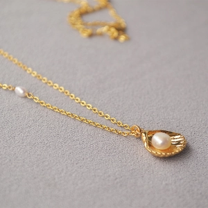 Elegant gold-plated shell pendant necklace with freshwater pearl in minimalist ocean style