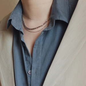 Double-layered silver Figaro chain necklace for women in minimalist stainless steel