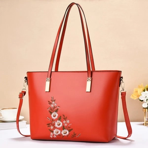 Elegante borsa tote rossa con ricami floreali bianchi e dettagli dorati da donna