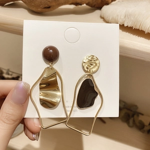 Detail of asymmetric irregular oil-drop earrings with S925 silver needles and gold texture