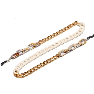 Elegante catena per occhiali in resina tartarugata e metallo dorato con asole