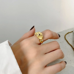 Detailed close-up of a gold 925 silver ring featuring a unique crumpled lava texture