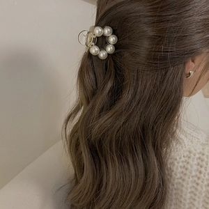 Elegant Artificial Pearl Hair Claw Clip Korean Style Transparent Acrylic Shark Hairclip For Women Back Of Head Styling