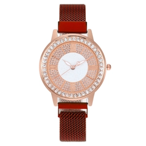 Montre quartz femme or rose avec bracelet magnétique bordeaux et lunette en cristal