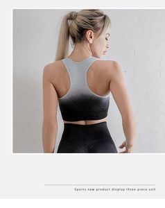 Détail du design dos nageur et du tissu dégradé sans couture de cette brassière