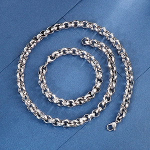 Detailed top view of 304 stainless steel faceted link necklace and bracelet set for men