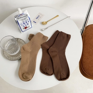 Chaussettes mi-hautes en coton côtelé vintage en kaki clair et marron caramel