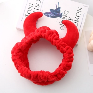 Bandeau à cornes de bœuf en peluche rouge pour laver le visage en tissu flanelle