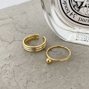 Detail of S925 sterling silver gold rings set featuring wavy texture and beaded accents
