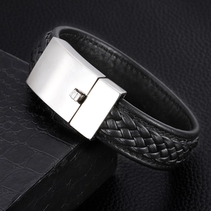 Bracelet tressé en cuir pour homme avec fermoir inox sur boîte à bijoux noire