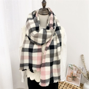 Dicker Plaid-Winterschal für Damen mit rosa und grauen Streifen und weichen Fransen