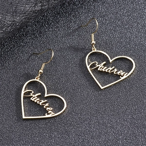 Boucles d'oreilles cœur en acier inoxydable doré avec prénom personnalisé Audrey gravé