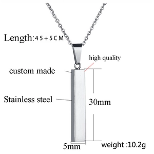 Collar con colgante de barra rectangular de acero inoxidable plateado y dimensiones