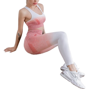 Damen Yoga-Set in Rot-Weiß-Verlauf aus nahtlosem Strick mit Sport-BH und High-Waist-Hose
