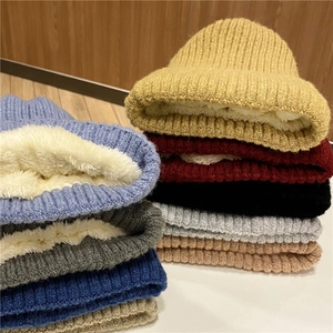 Thickened knit beanie hats for winter in multiple colors with warm fleece lining