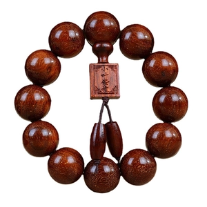 Bracciale di perline in sandalo rosso zambiano con trame di stelle dorate fini