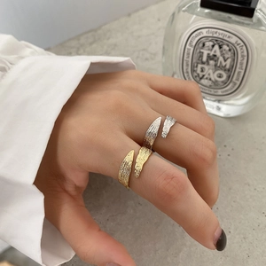 Minimalist 925 sterling silver gold and silver foil textured rings for women in retro style