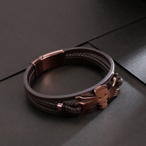 Men's vintage multi-layer brown leather bracelet with bronze skull charm and magnetic clasp