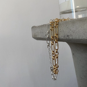 Minimalist 925 silver necklace with interlocking round and oval links in gold and silver