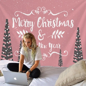 Rosa Weihnachts-Wandteppich mit Aufdruck in einer Schlafzimmer-Einrichtung