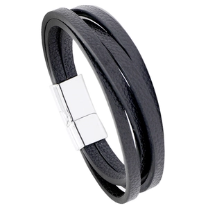Pulsera multicapa de cuero negro para hombre con cierre magnético plateado en fondo blanco