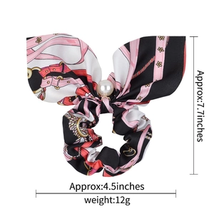 Satin bow hair scrunchie with pearl pendant and floral chain pattern, size dimensions