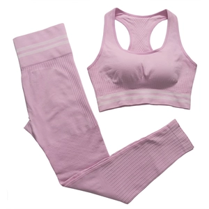 Ensemble de yoga 2 pièces sans couture rose clair avec brassière et legging taille haute