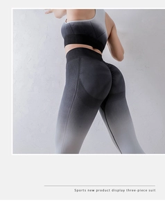 Detail der High-Waist Farbverlauf-Yogahose mit nahtloser Textur und atmungsaktiven Netzlöchern