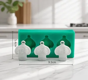 Detailed dimensions of a green silicone mold for garlic-shaped fondant with 8.5cm length
