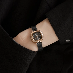 Elegant Women Quartz Watch Minimalist Square Small Dial Milanese Mesh Band Fashion Ladies Wristwatch For Office School Girls