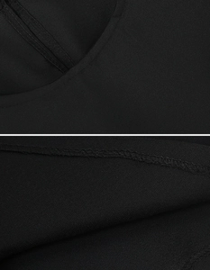 Détail des coutures de l'encolure et de la texture de l'ourlet sur robe en mousseline