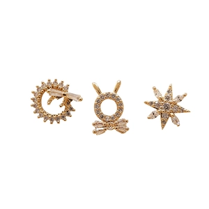 Ciondoli per unghie geometrici in oro con zirconi per nail art e design manicure fai da te
