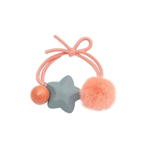 Elastico per capelli rosa con perla arancione, stella grigia e pompon in pelliccia