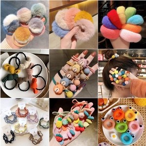 Set di graziosi elastici per capelli in peluche e fasce colorate per donne e ragazze