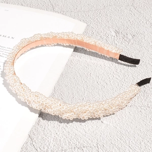 Eleganter Haarreif mit gewebten Perlen und rosa Satinfutter für Brauthaarschmuck