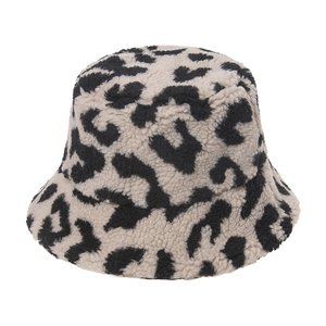 Chapeau bob d'hiver à motif léopard en fausse fourrure douce avec couronne arrondie