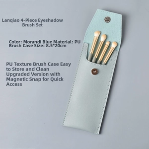 Vue détaillée du kit de 4 pinceaux yeux avec pochette en PU bleu clair à fermoir magnétique