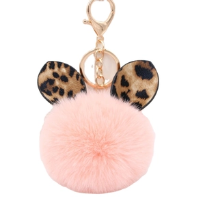 Portachiavi con pompon in ecopelliccia rosa, orecchie leopardate e gancio dorato