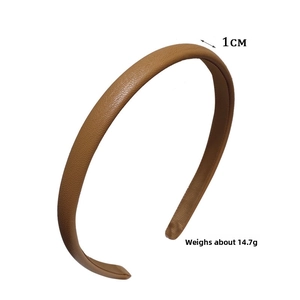 Detail view of 1cm brown leather headband with lychee texture and 14.7g lightweight design