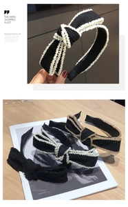 Dettaglio di cerchietti con fiocco e perline nei colori nero, bianco e dorato