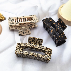 Three-piece set of acetate geometric hair claws with vintage leopard and animal patterns