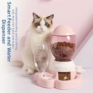 Vue détaillée du distributeur 2-en-1 rose de nourriture et d'eau pour animaux