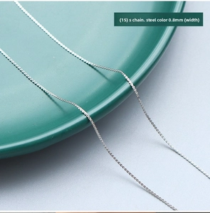 Detail of 0.8mm stainless steel S-shaped thin chain necklace with fine woven texture