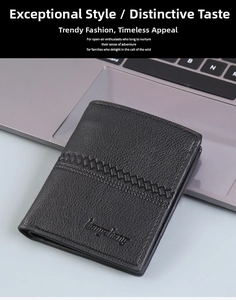Gros plan d'un portefeuille pour homme en cuir grainé noir avec une bande tissée élégante
