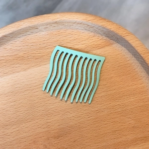 Minimalistischer minzgrüner gewellter Haarkamm mit 11 Zähnen für elegantes Haarstyling