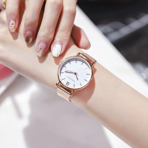 Montre femme minimaliste en maille or rose avec cadran blanc et chiffres romains