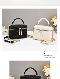 Détail du sac en cuir PU matelassé avec double fermeture éclair dorée et bandoulière chaîne