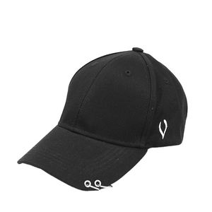 Casquette de baseball noire en coton avec deux anneaux métalliques et broderie