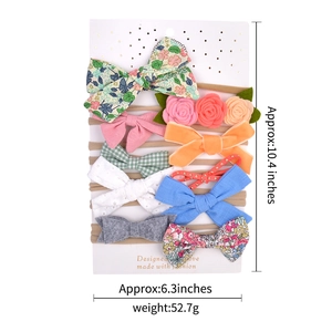 Lot de 10 bandeaux pour bébé avec nœuds floraux et unis sur carte de présentation